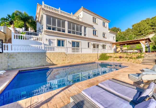 Villa in Marbella - 3077 Luxusvilla mit Pool und Aussicht in Elviria, Marbella Villa in Marbella - 3077 Luxusvilla mit Pool und Aussicht in Elviria, Marbella