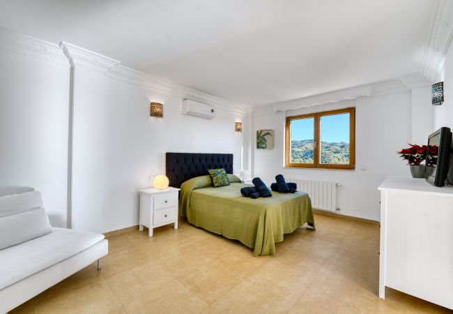 Villa in Marbella - 3077 Luxusvilla mit Pool und Aussicht in Elviria, Marbella Villa in Marbella - 3077 Luxusvilla mit Pool und Aussicht in Elviria, Marbella