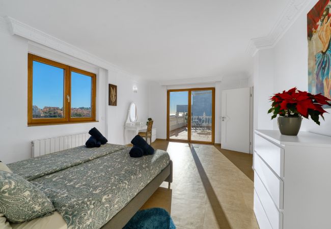 Villa in Marbella - 3077 Luxusvilla mit Pool und Aussicht in Elviria, Marbella Villa in Marbella - 3077 Luxusvilla mit Pool und Aussicht in Elviria, Marbella