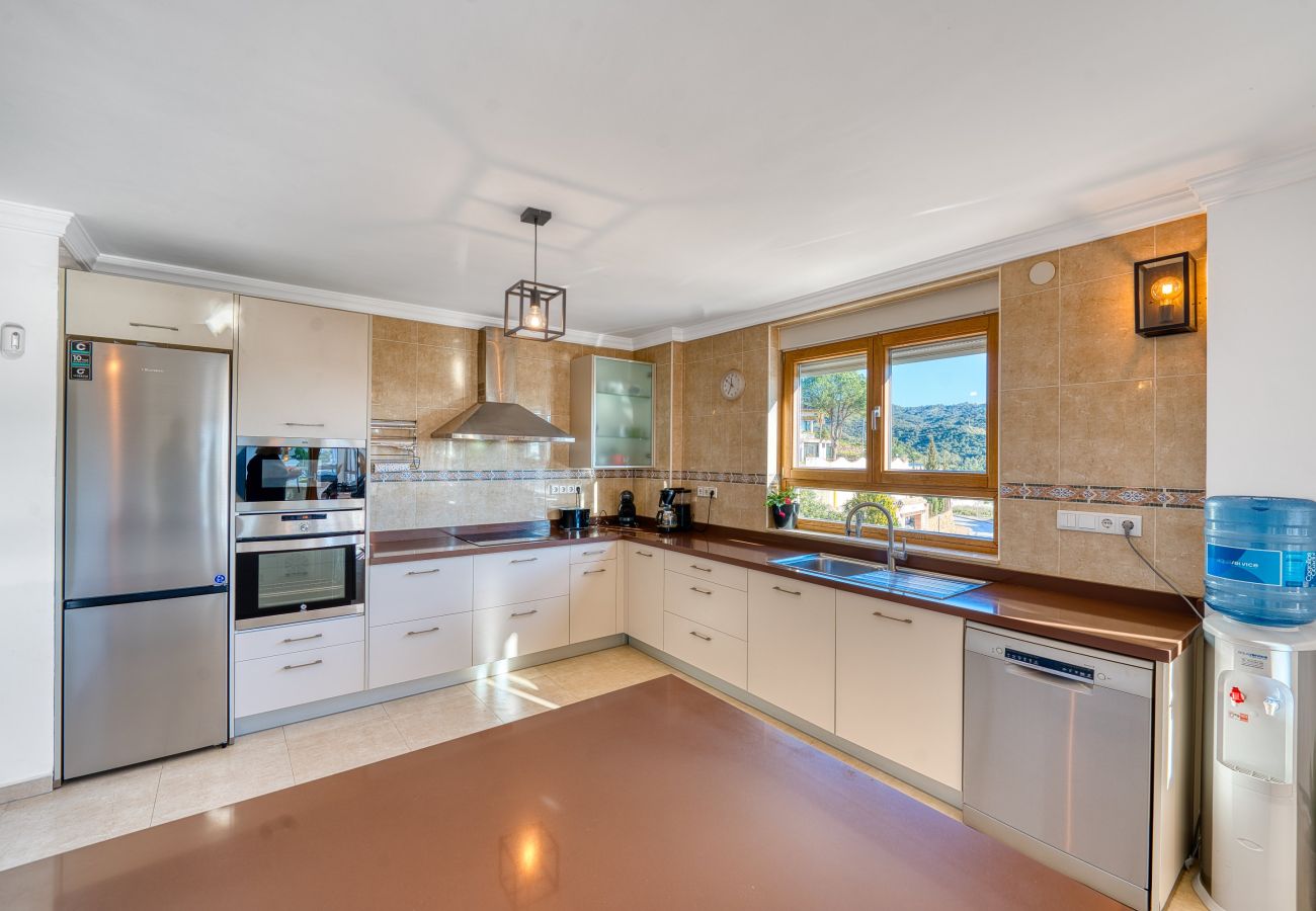 Villa in Marbella - 3077 Family villa in Elviria