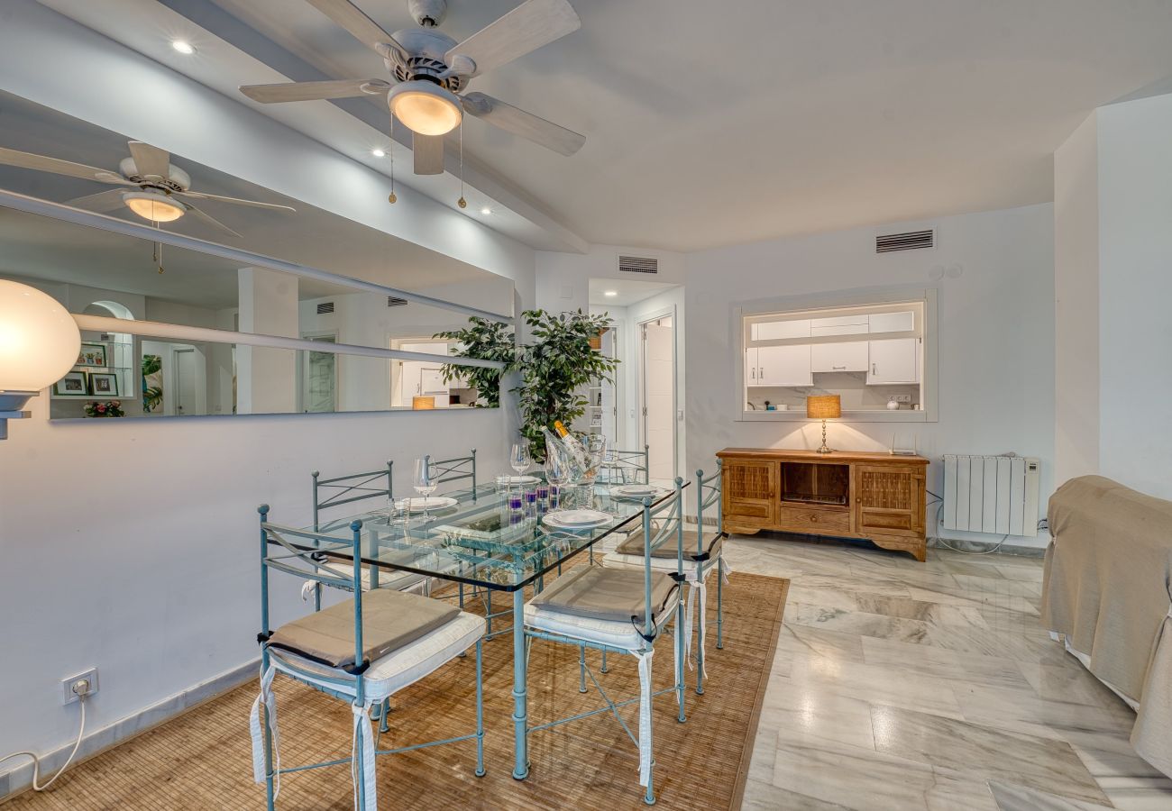 Ferienwohnung in Marbella - 2045 Golden Beach Apartment – Steps from the Sea