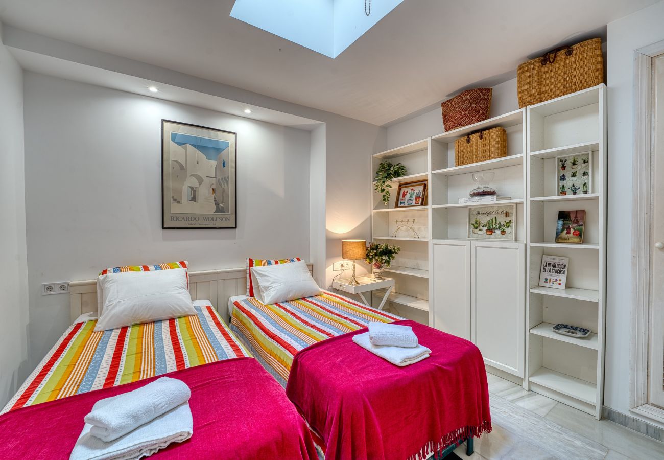 Ferienwohnung in Marbella - 2045 Golden Beach Apartment – Steps from the Sea