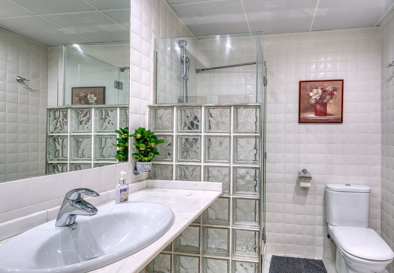 Ferienwohnung in Marbella - 2045 Golden Beach Apartment – Steps from the Sea