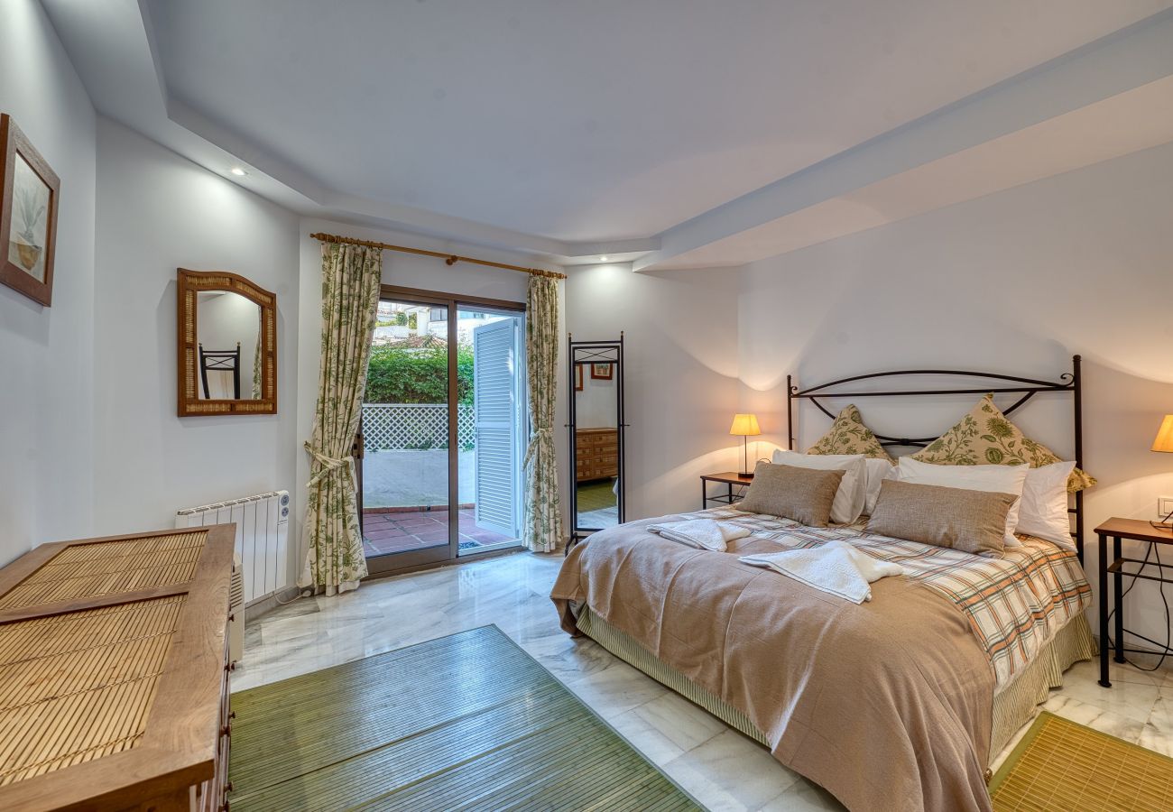 Ferienwohnung in Marbella - 2045 Golden Beach Apartment – Steps from the Sea