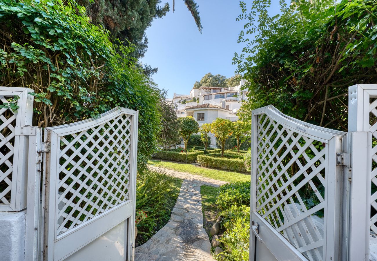 Ferienwohnung in Marbella - 2045 Golden Beach Apartment – Steps from the Sea
