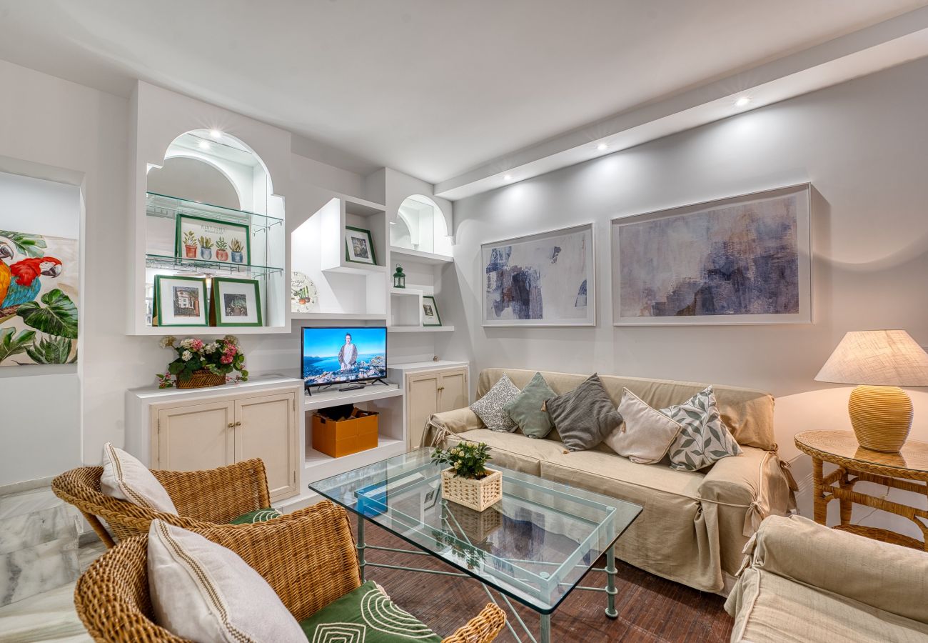 Ferienwohnung in Marbella - 2045 Golden Beach Apartment – Steps from the Sea