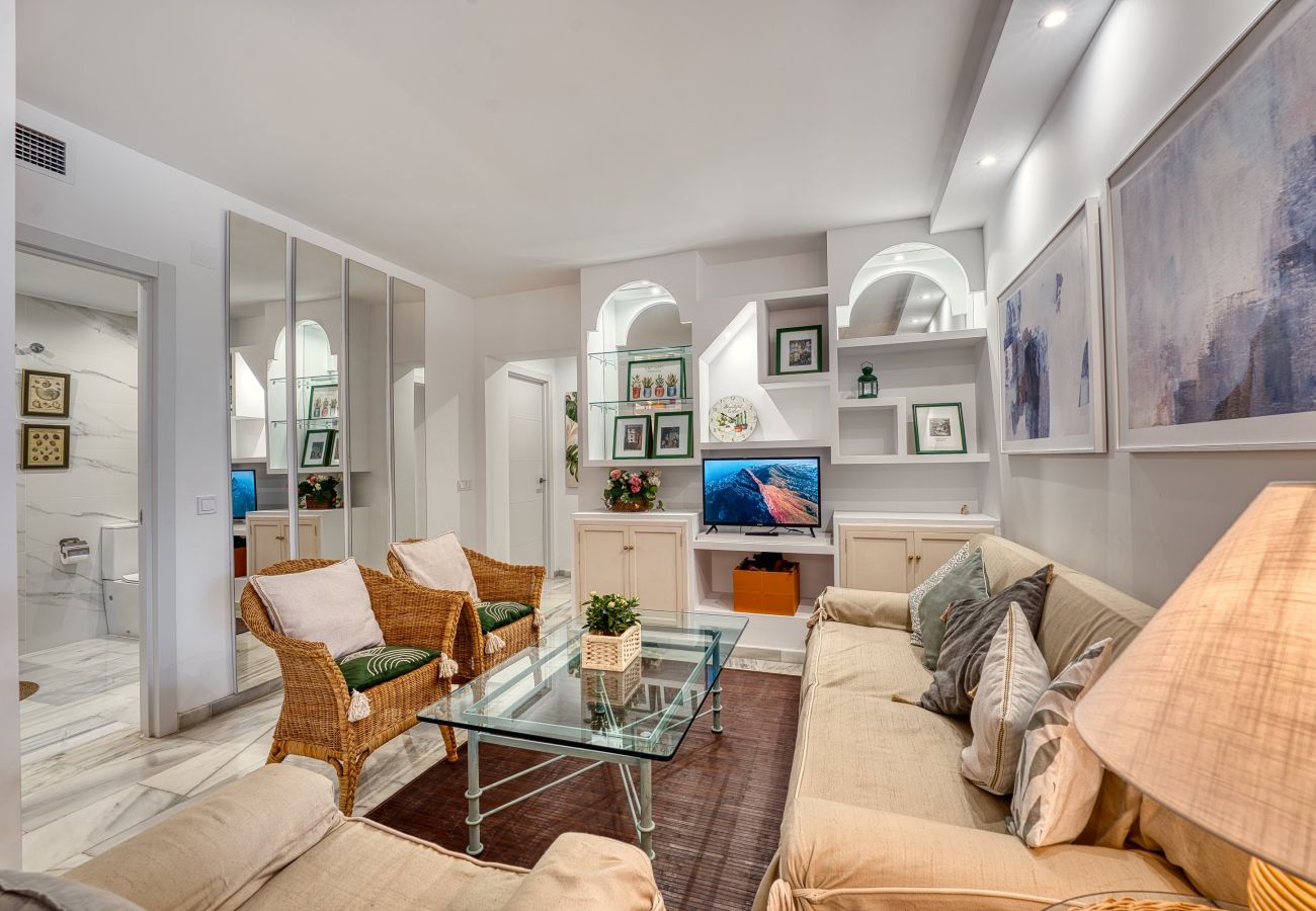 Ferienwohnung in Marbella - 2045 Golden Beach Apartment – Steps from the Sea