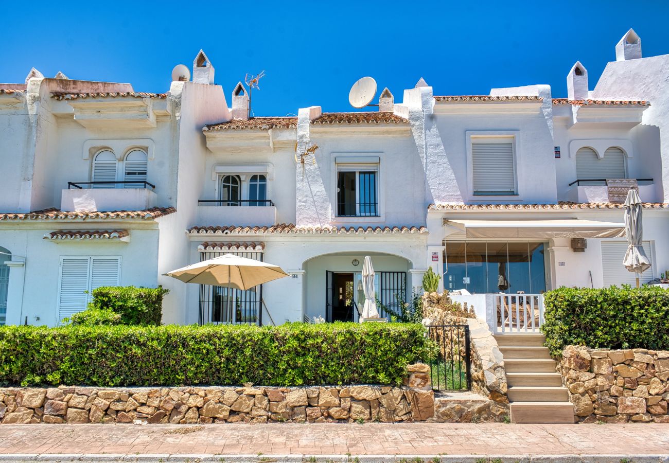 Doppelhaushälfte in Manilva - 3133 Beachfront Townhouse