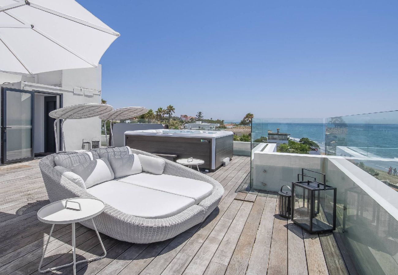 Villa in Marbella - Frontline Beach Costabella (r2576927) 