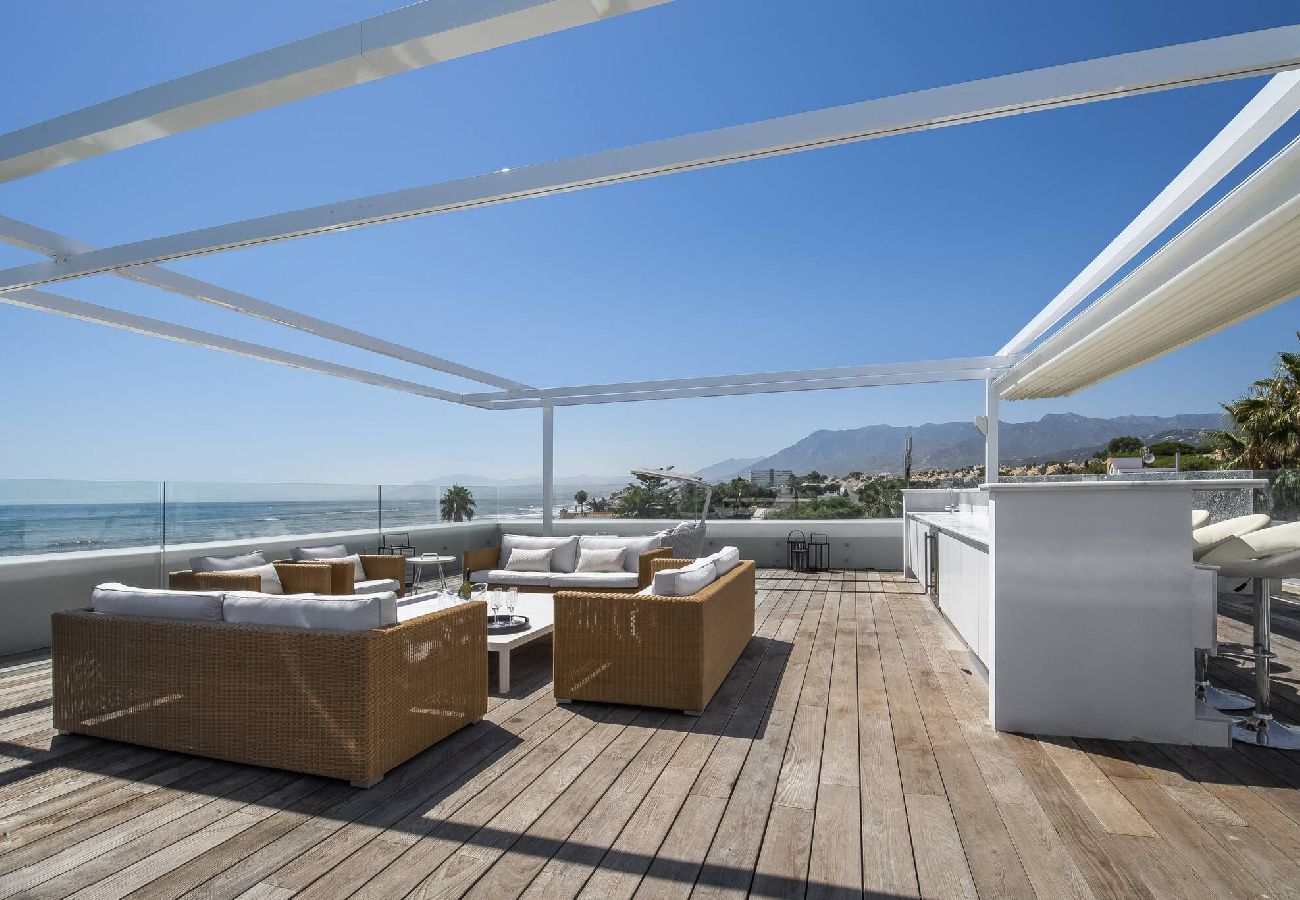 Villa in Marbella - Frontline Beach Costabella (r2576927) 