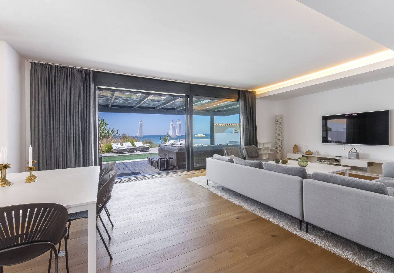 Villa in Marbella - Frontline Beach Costabella (r2576927) 