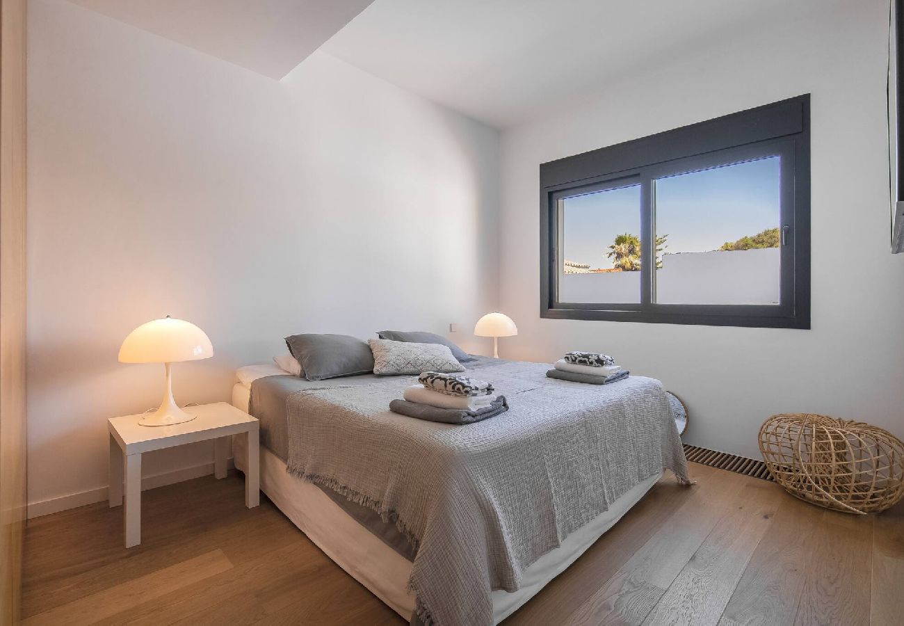 Villa in Marbella - Frontline Beach Costabella (r2576927) 