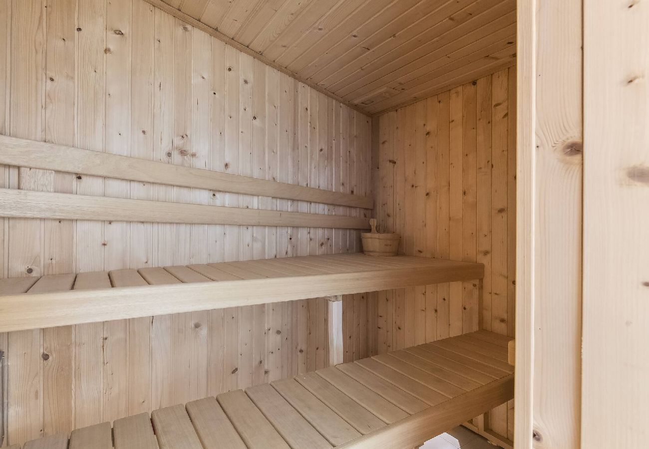 Villa in Marbella - Frontline Beach Costabella (r2576927) 