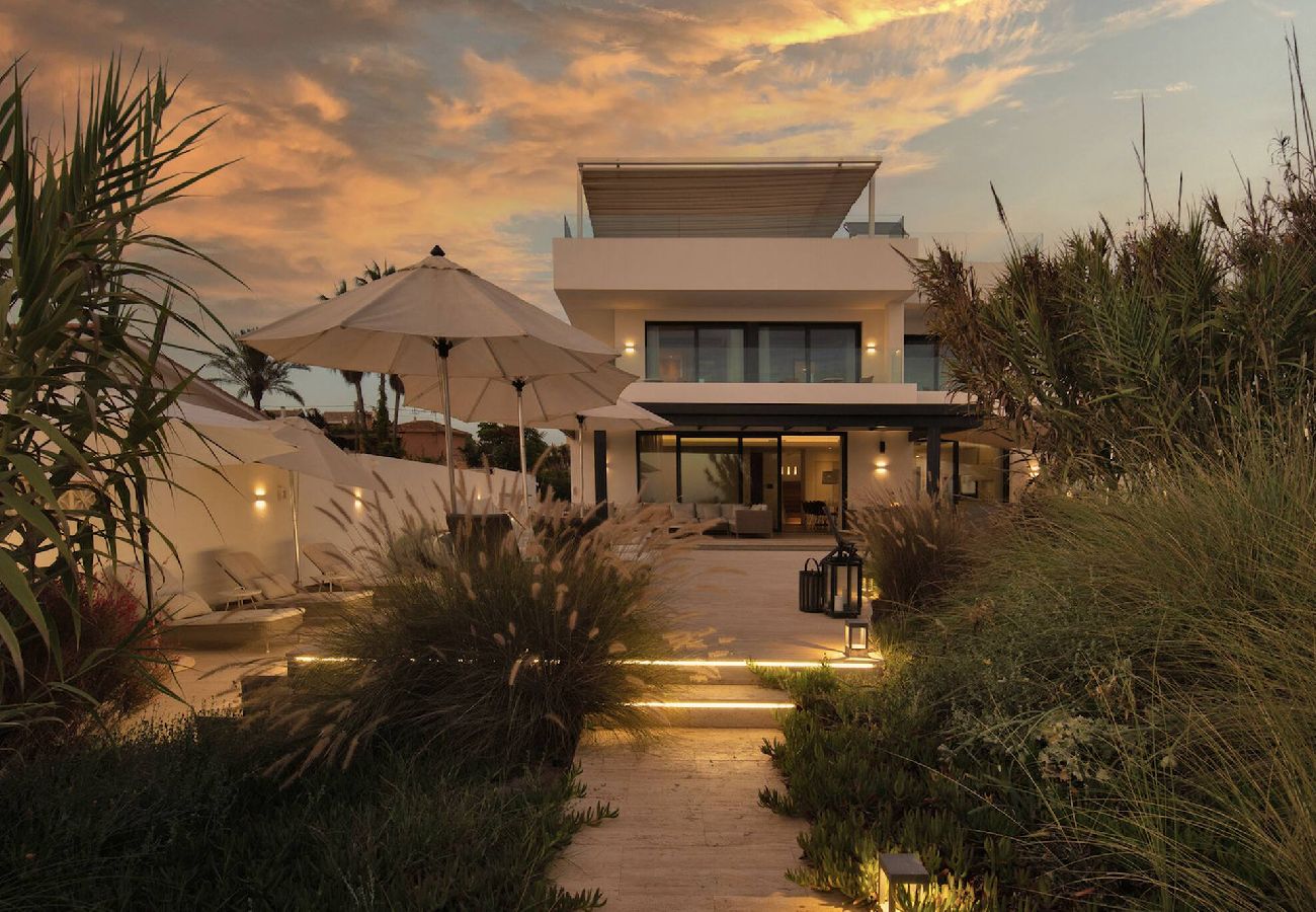 Villa in Marbella - Frontline Beach Costabella (r2576927) 