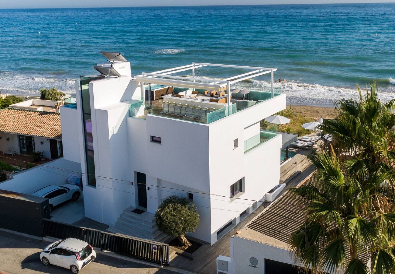 Villa in Marbella - Frontline Beach Costabella (r2576927) 