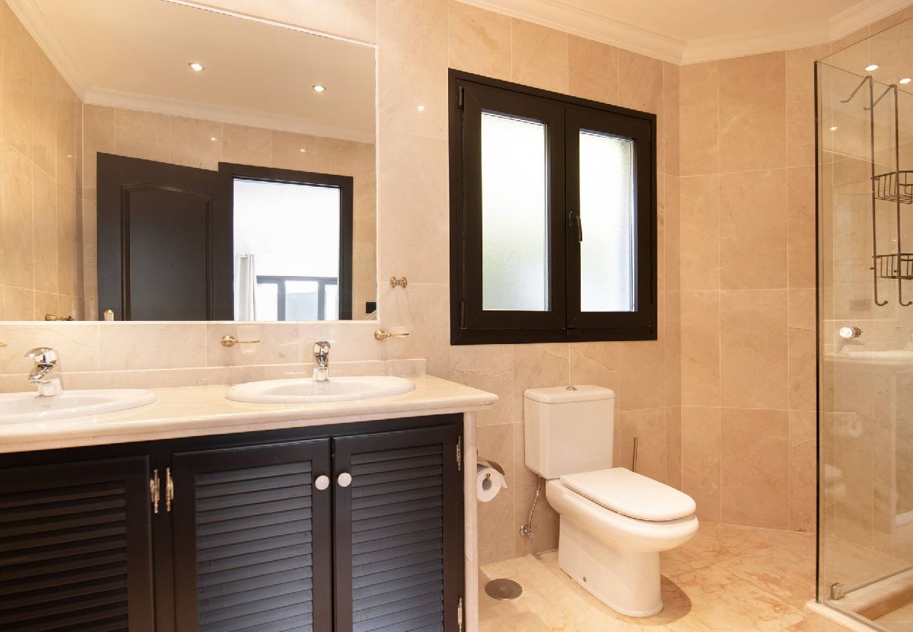 Villa in Marbella - Villa Flores (r3261154) 