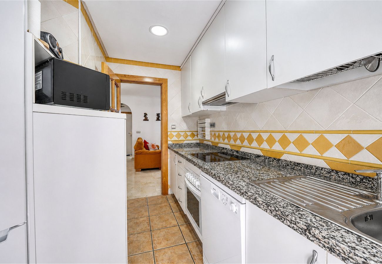 Doppelhaushälfte in Marbella - 3160 Elegant Seafront House 