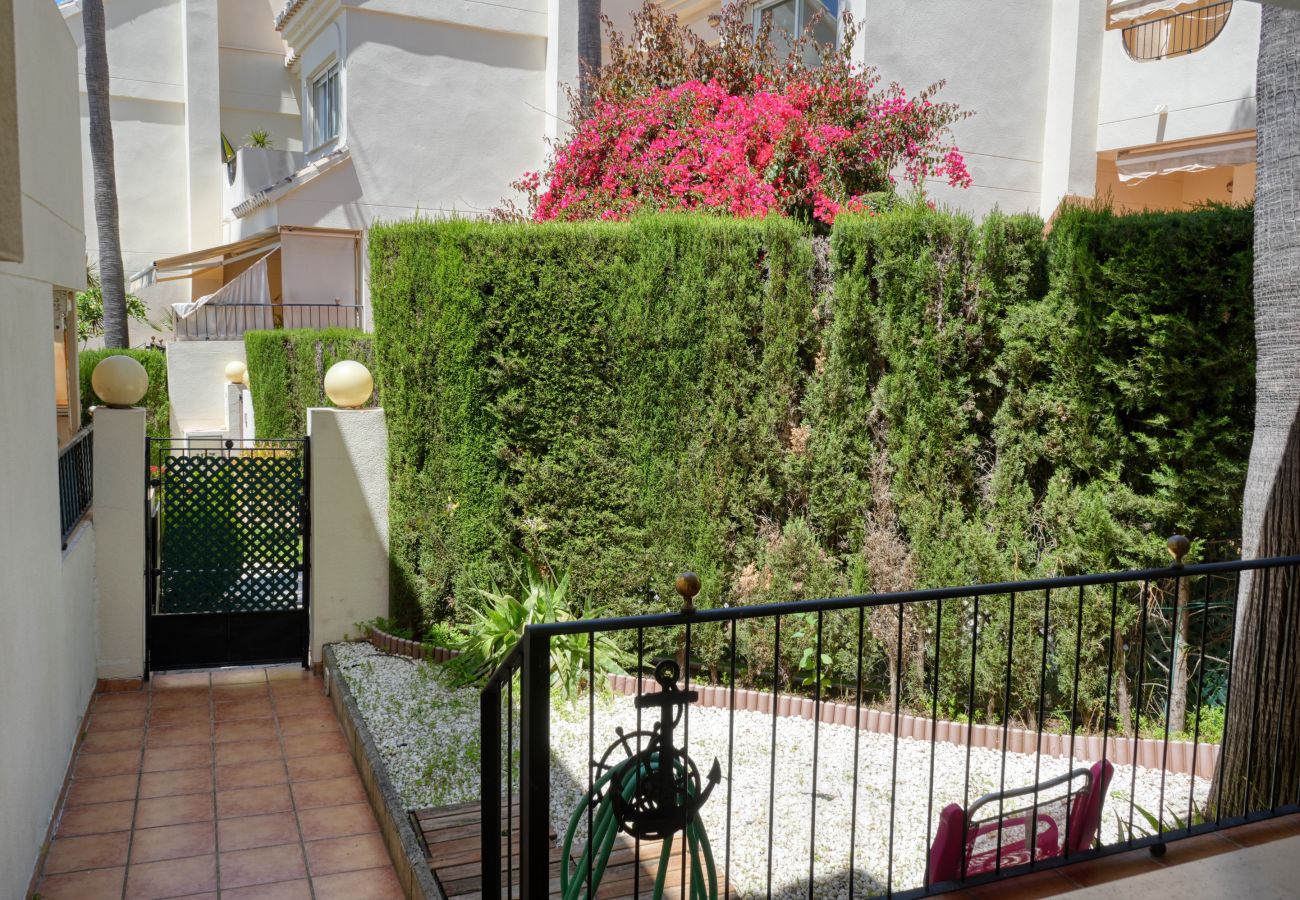 Doppelhaushälfte in Marbella - 3160 Elegant Seafront House 