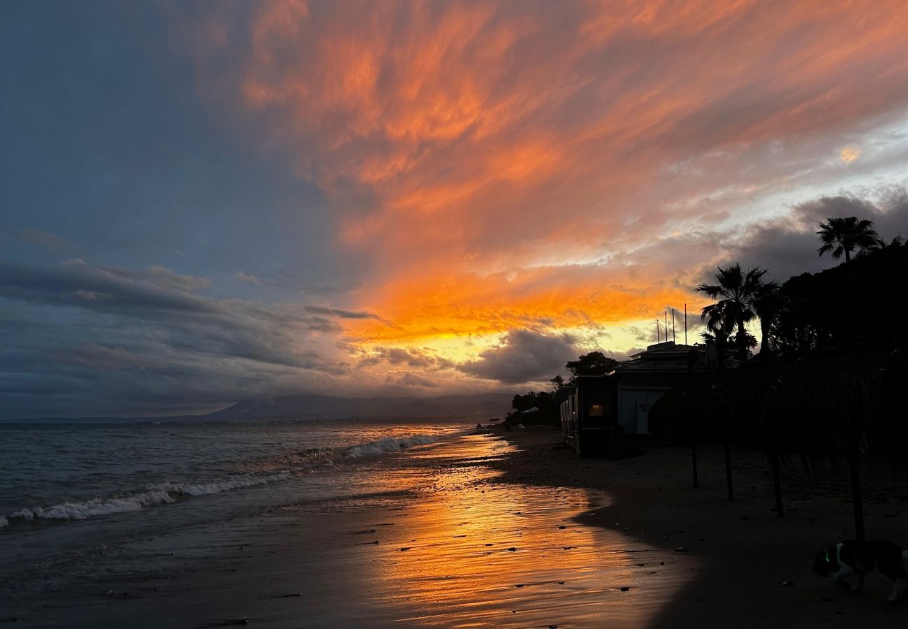 Doppelhaushälfte in Marbella - 3150 Seaside Home with Stunning Sea Views
