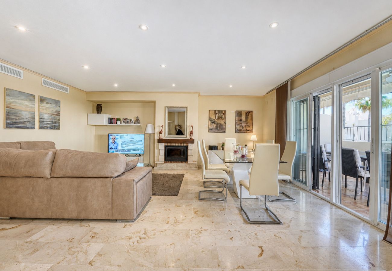 Doppelhaushälfte in Marbella - 3150 Seaside Home with Stunning Sea Views