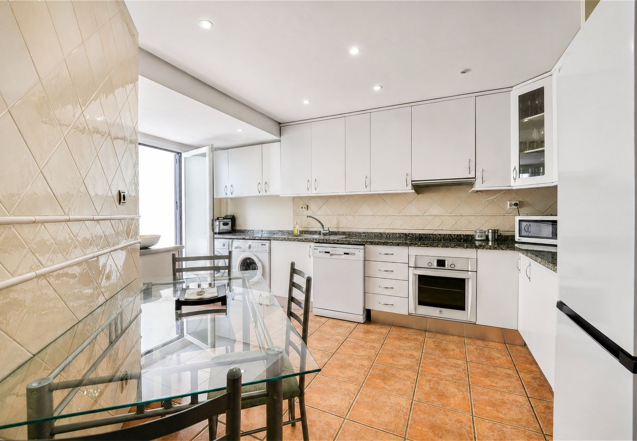 Doppelhaushälfte in Marbella - 3150 Seaside Home with Stunning Sea Views