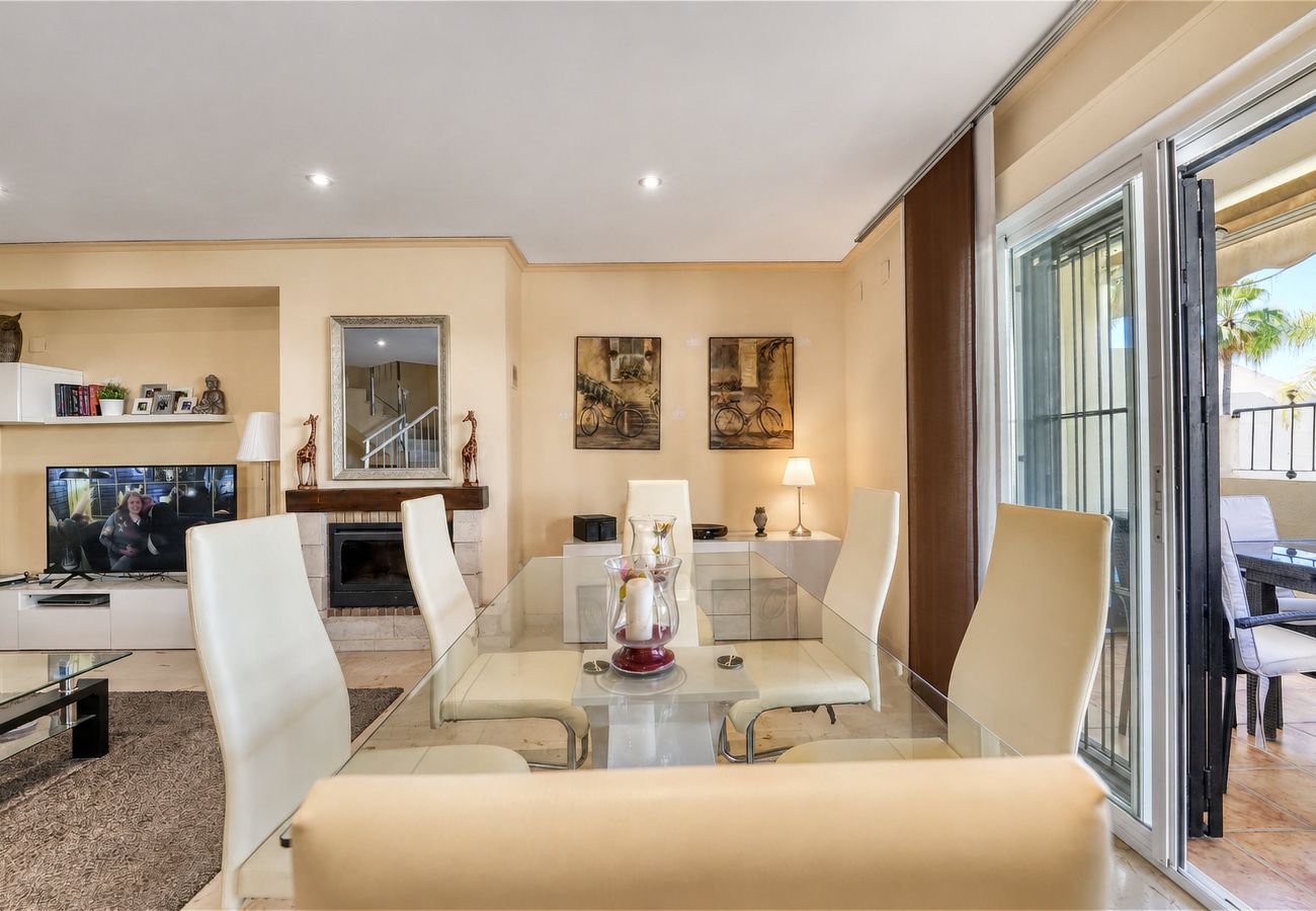 Doppelhaushälfte in Marbella - 3150 Seaside Home with Stunning Sea Views