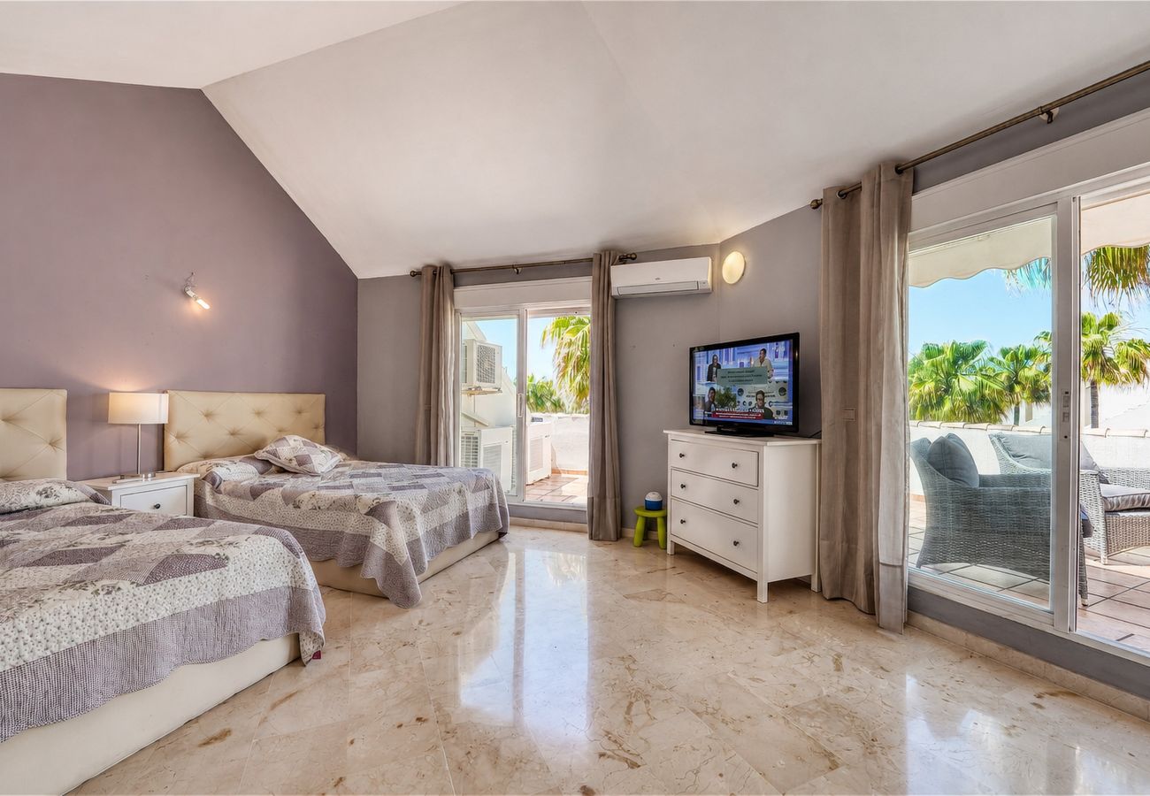 Doppelhaushälfte in Marbella - 3150 Seaside Home with Stunning Sea Views