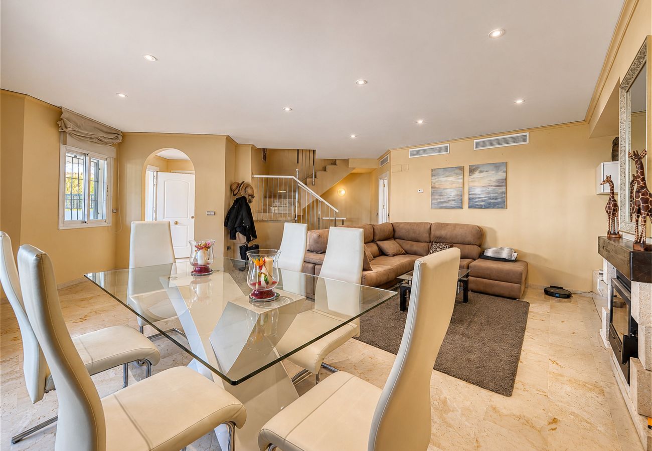 Doppelhaushälfte in Marbella - 3150 Seaside Home with Stunning Sea Views