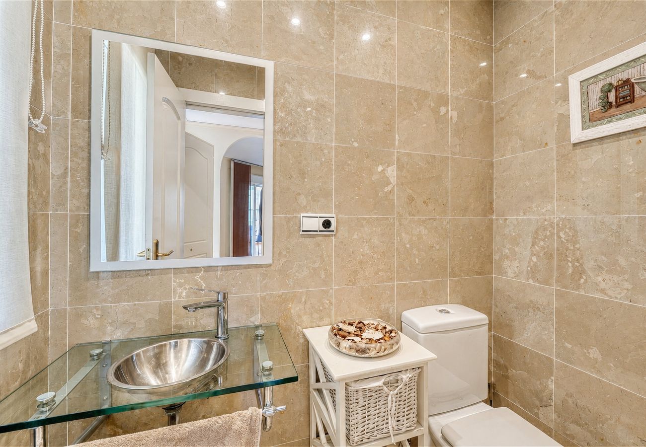 Doppelhaushälfte in Marbella - 3150 Seaside Home with Stunning Sea Views