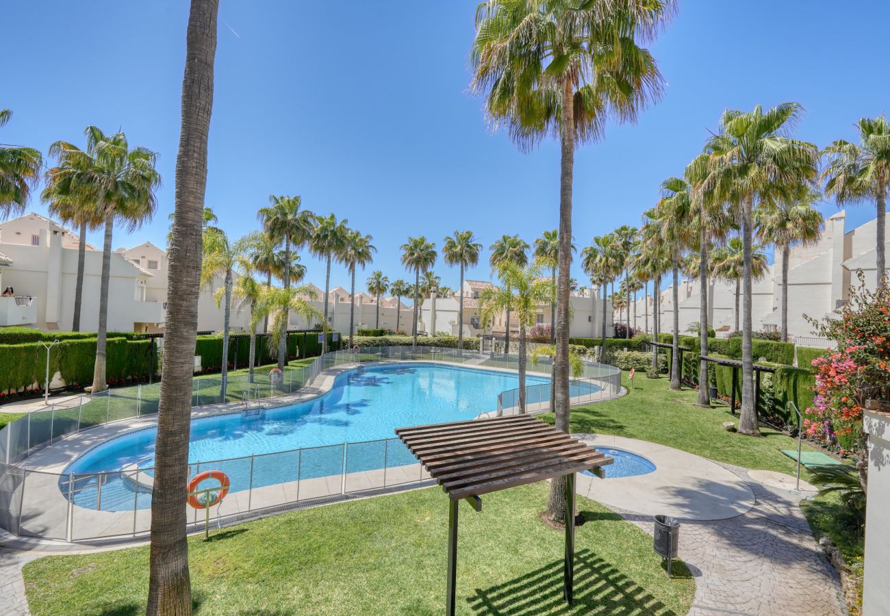 Doppelhaushälfte in Marbella - 3150 Seaside Home with Stunning Sea Views