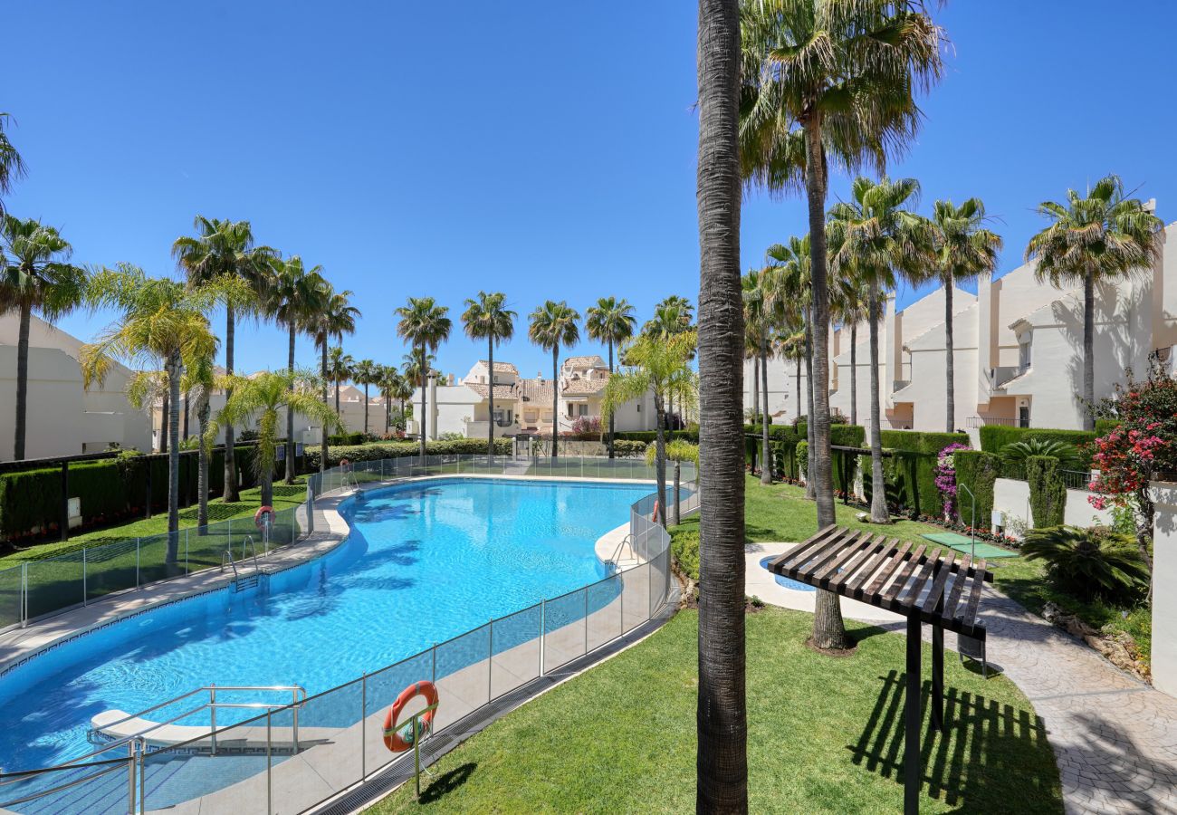 Doppelhaushälfte in Marbella - 3150 Seaside Home with Stunning Sea Views