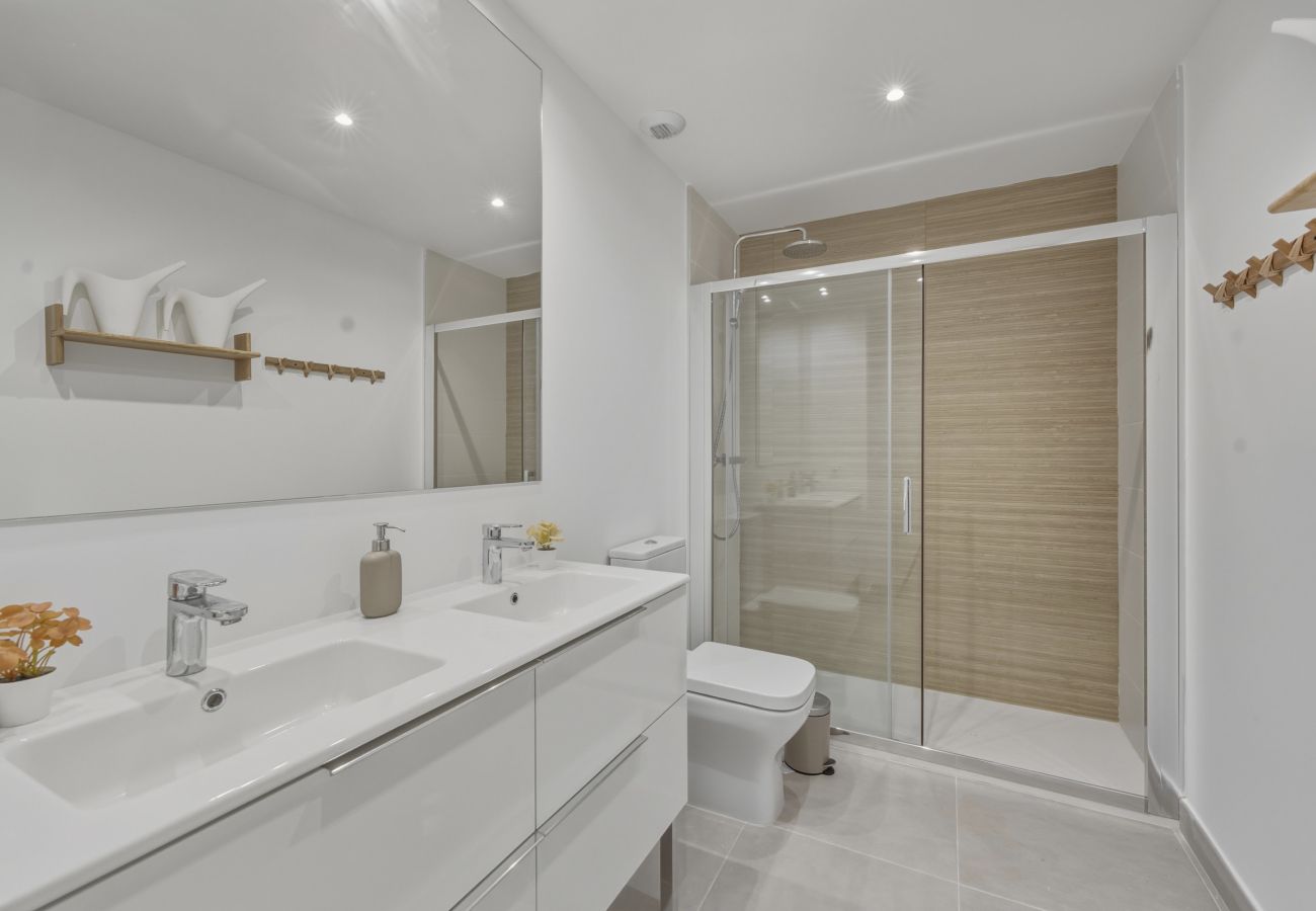 Ferienwohnung in Estepona - 3025 Elegant apartment with terrace and pool