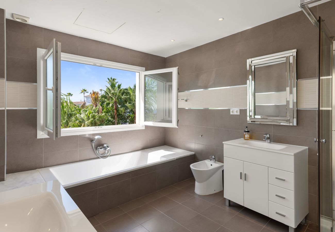 Villa en Marbella - BREATHTAKING VIEWS FROM VILLA NEAR BEACH - HEATED POOL