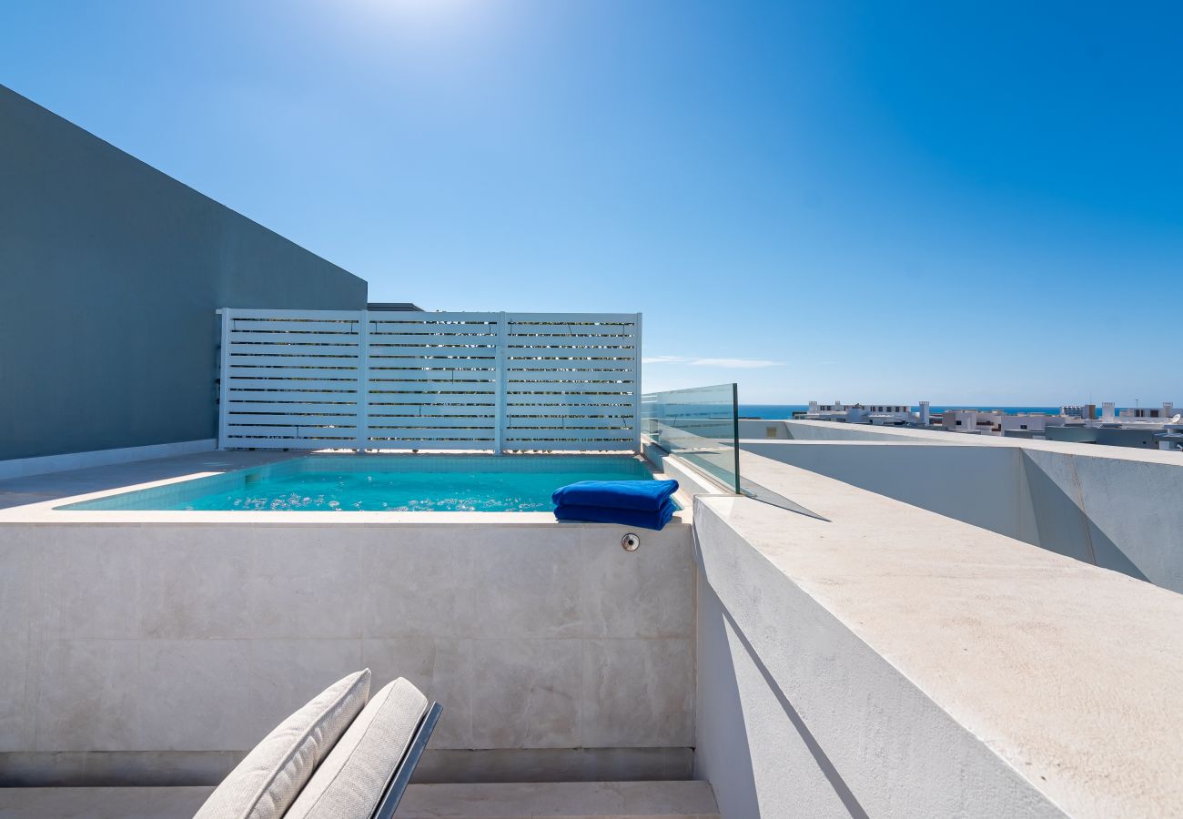 Casa adosada en La Cala de Mijas - Casa adosada moderna con piscina pequeña