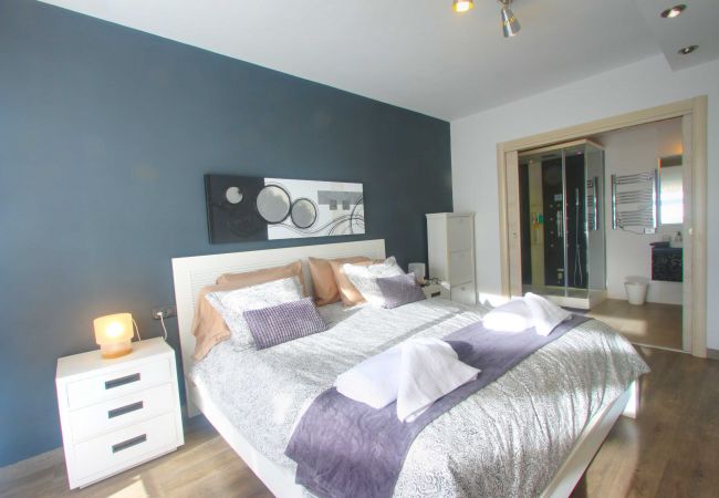 Apartamento en Marbella - 2036 Ático Espacioso en Golden Beach con Vistas Impresionantes Apartamento en Marbella - 2036 Ático Espacioso en Golden Beach con Vistas Impresionantes