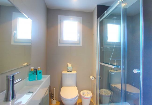 Apartamento en Marbella - 2036 Ático Espacioso en Golden Beach con Vistas Impresionantes Apartamento en Marbella - 2036 Ático Espacioso en Golden Beach con Vistas Impresionantes