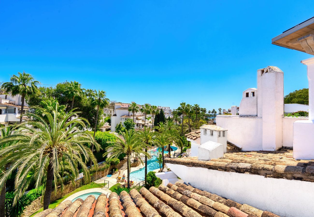 Apartamento en Marbella - 1081 Ático de Lujo en Primera Línea de Playa con Jacuzzi