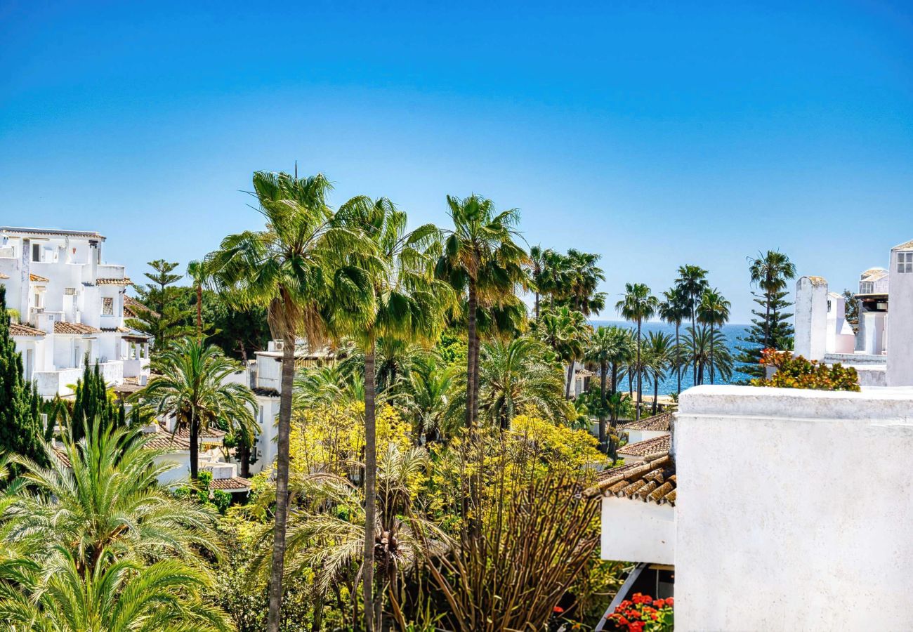 Apartamento en Marbella - 1081 Ático de Lujo en Primera Línea de Playa con Jacuzzi