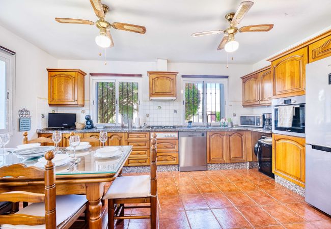 Villa en Estepona - 1106 Lujo en Familia: Villa con Piscina Climatizada Villa en Estepona - 1106 Lujo en Familia: Villa con Piscina Climatizada