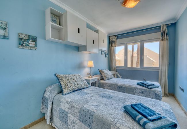 Casa en Marbella - 1107 Casa Familiar en Primera Línea de Playa con Piscina Casa en Marbella - 1107 Casa Familiar en Primera Línea de Playa con Piscina