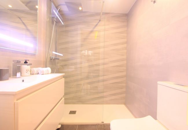 Apartamento en Marbella - 1080 Ático Familiar de Lujo con Jacuzzi en la Azotea Apartamento en Marbella - 1080 Ático Familiar de Lujo con Jacuzzi en la Azotea