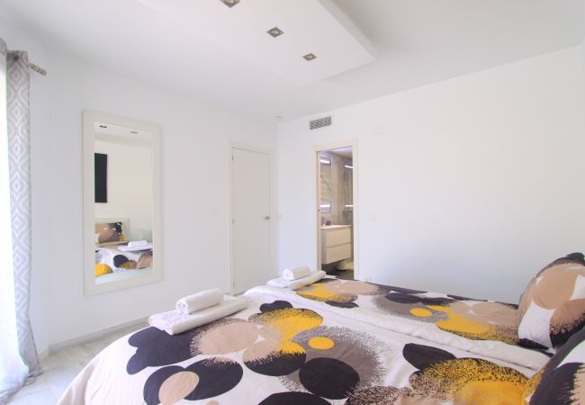 Apartamento en Marbella - 1080 Ático Familiar de Lujo con Jacuzzi en la Azotea Apartamento en Marbella - 1080 Ático Familiar de Lujo con Jacuzzi en la Azotea