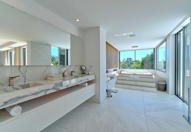 Villa en Marbella - 2244 Villa Moderna de Lujo con Piscina Climatizada en Puerto Banús Villa en Marbella - 2244 Villa Moderna de Lujo con Piscina Climatizada en Puerto Banús