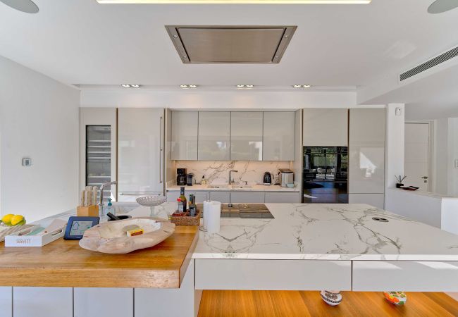 Villa en Marbella - 2244 Villa Moderna de Lujo con Piscina Climatizada en Puerto Banús Villa en Marbella - 2244 Villa Moderna de Lujo con Piscina Climatizada en Puerto Banús