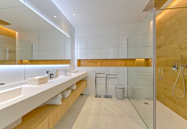 Villa en Marbella - 2244 Villa Moderna de Lujo con Piscina Climatizada en Puerto Banús Villa en Marbella - 2244 Villa Moderna de Lujo con Piscina Climatizada en Puerto Banús