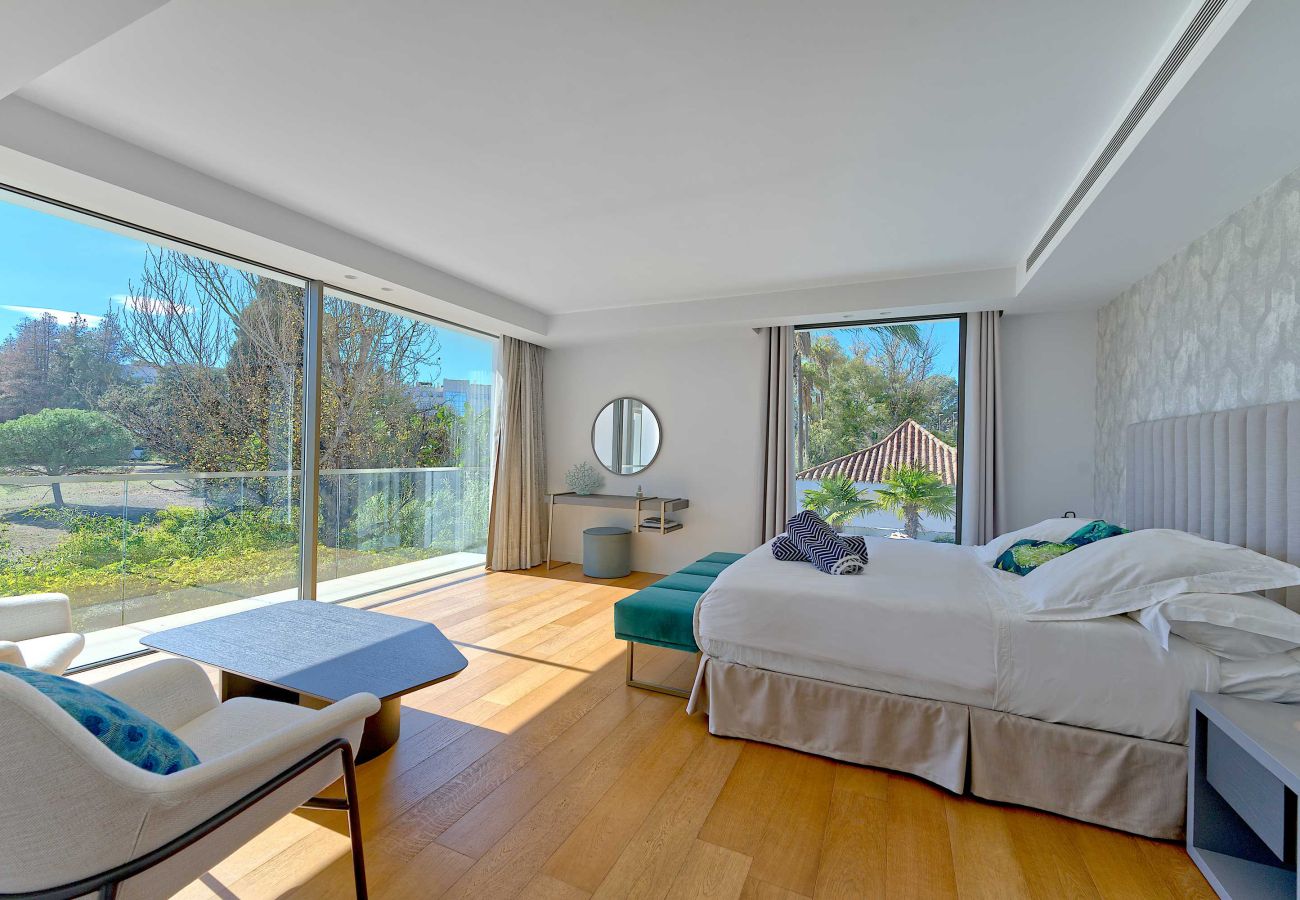 Villa en Marbella - 2244 Villa Moderna de Lujo con Piscina Climatizada en Puerto Banús