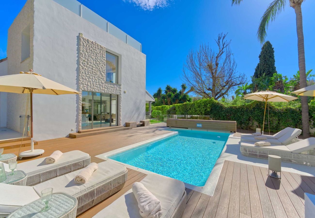Villa en Marbella - 2244 Villa Moderna de Lujo con Piscina Climatizada en Puerto Banús
