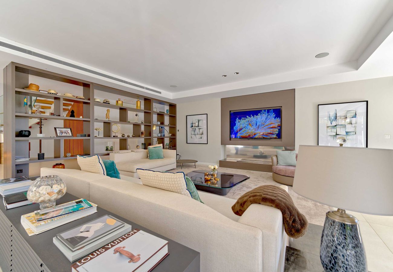 Villa en Marbella - 2244 Villa Moderna de Lujo con Piscina Climatizada en Puerto Banús
