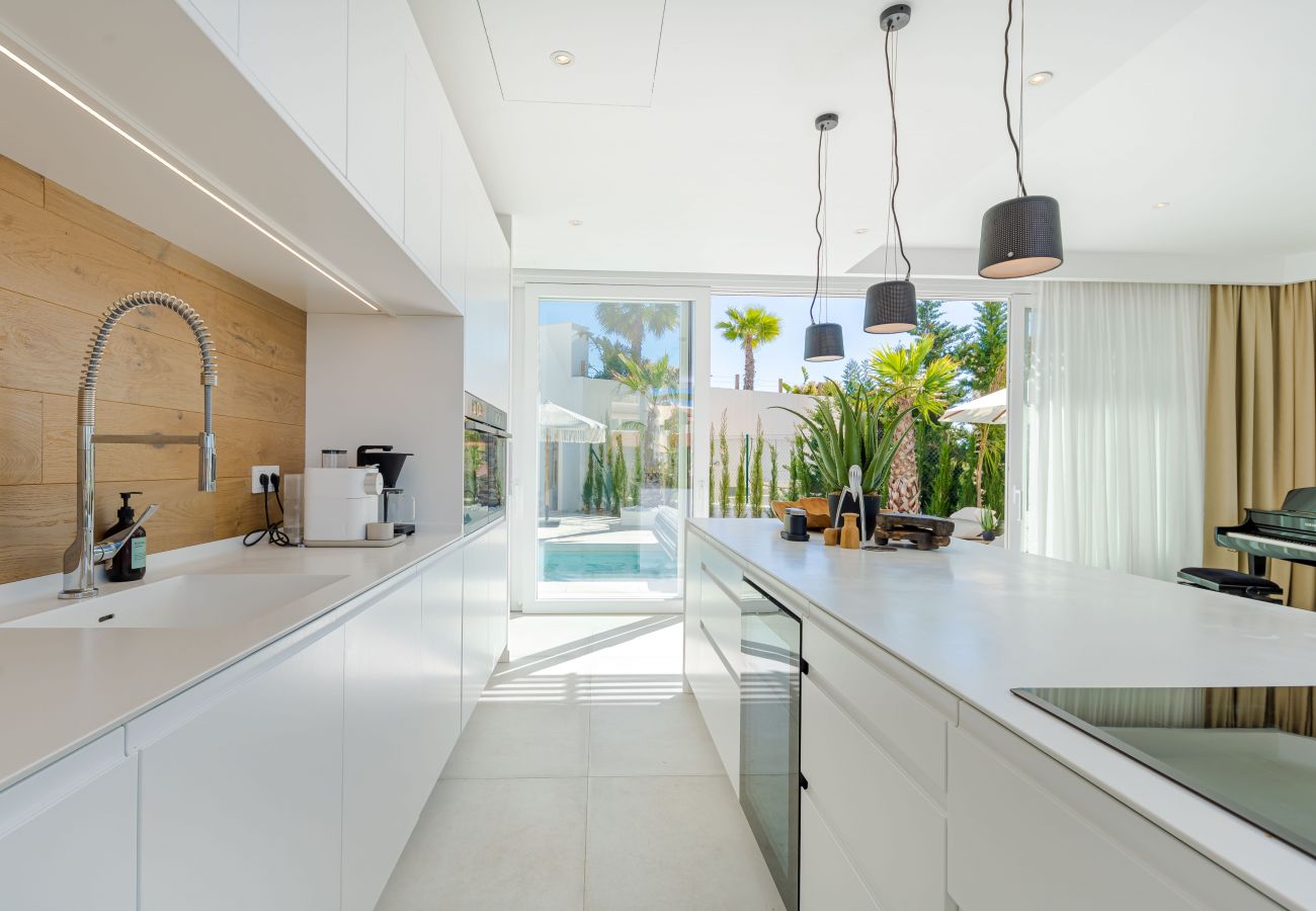 Villa en Mijas Costa - 18 PAX ÚNICA Y ENORME VILLA DE LUJO CON PISCINA CLIMATIZADA, CINE/SALA DE REUNIONES Y GIMNASIO CERCA DE LA PLAYA