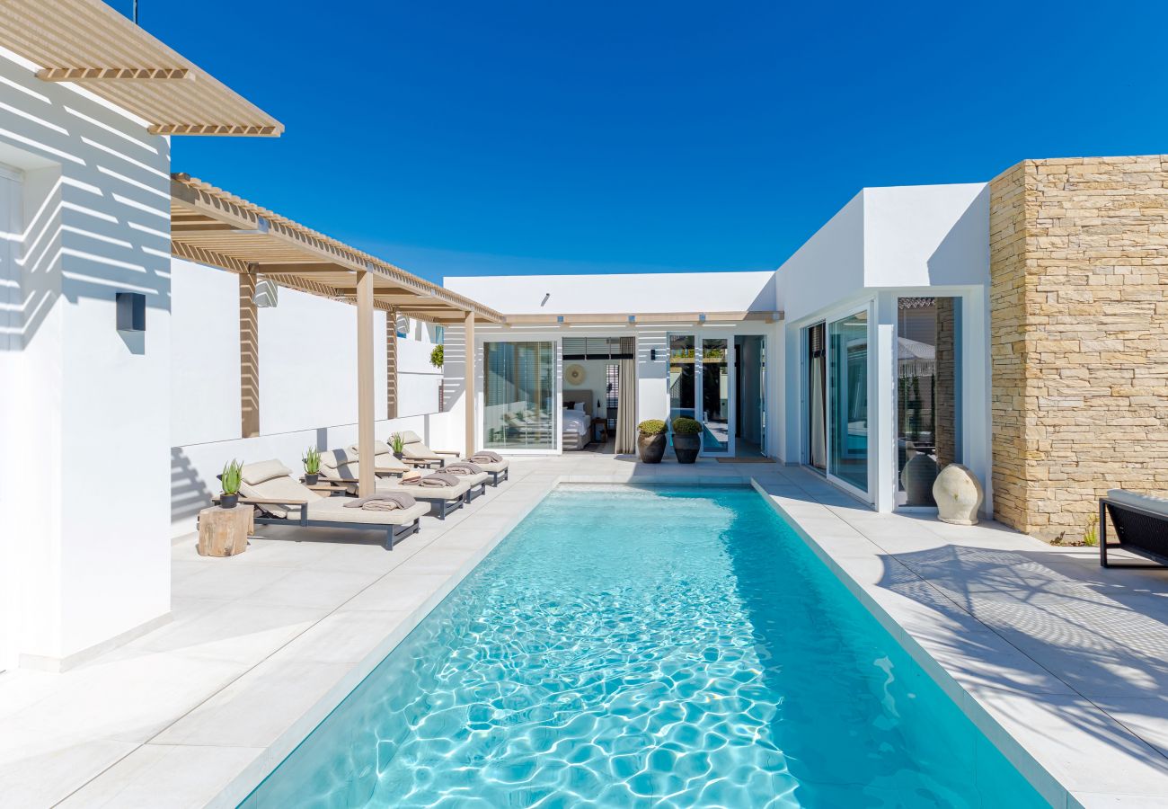Villa en Mijas Costa - 18 PAX ÚNICA Y ENORME VILLA DE LUJO CON PISCINA CLIMATIZADA, CINE/SALA DE REUNIONES Y GIMNASIO CERCA DE LA PLAYA